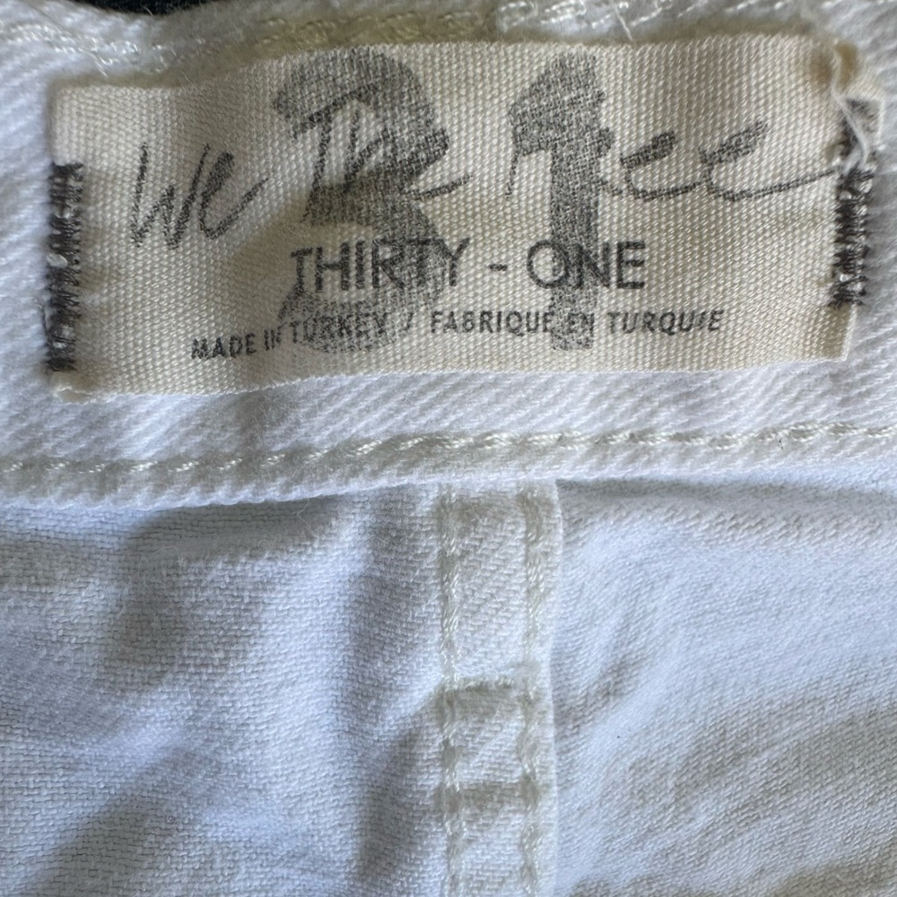 We The Free sz 31 thirty-one White Distressed Jean Shorts - Picture 3 of 4
